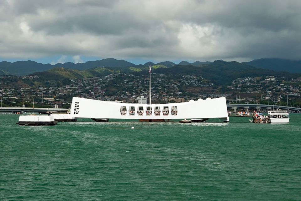 Oahu: Premium Missouri, Arizona & Top of the Tower Tour - Lunch at Restaurant 604 and the Day’s Added Comfort Touches