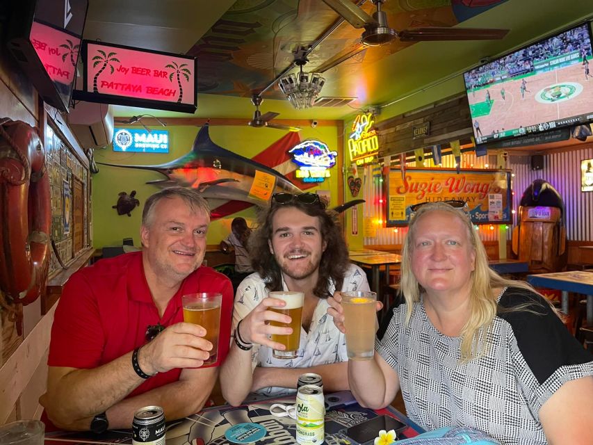 Oahu: Sips & Secrets of Hawaii Pub Crawl - Why a history-and-beer crawl beats a typical Waikiki outing