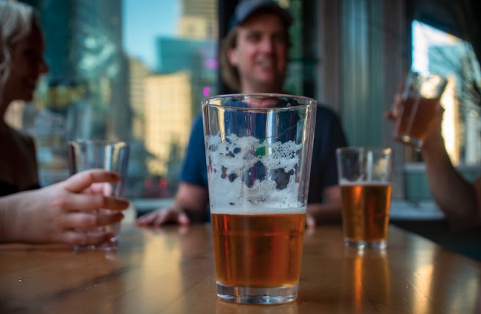 Oahu: Sips & Secrets of Hawaii Pub Crawl - The two-hour flow: what you’ll do at the four Waikiki stops