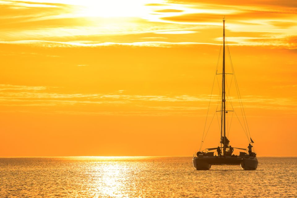 Oahu: Sunset Cruise of West Oahu with Drinks and Appetizers - The Gold Coast Catamaran Ride: Smooth Water and Real Ocean Sounds