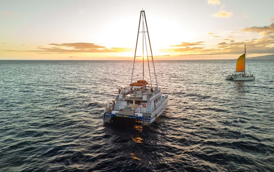 Oahu: Sunset Sail Cruise in Waikiki - The 2-hour sail along Oahu’s coastline (what “serene” looks like)