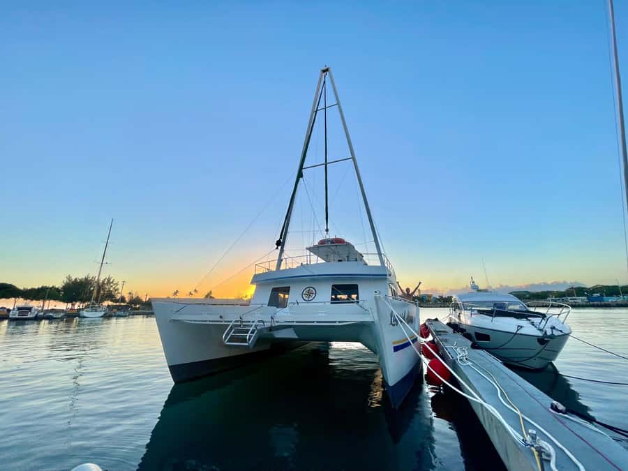 Oahu: Sunset Sail Cruise in Waikiki - Itinerary, plain and simple: how the evening unfolds