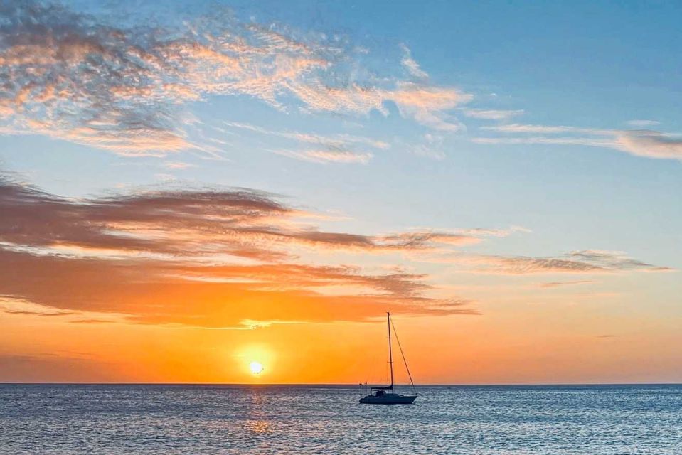 Oahu: Sunset sailing in small intimate groups - What you’ll see on the water: Diamond Head and Waikiki’s coastline