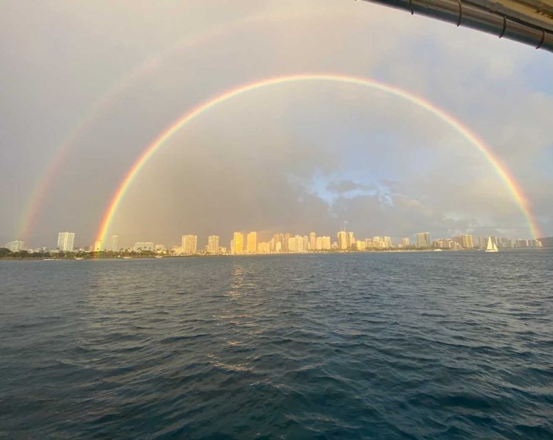 Oahu: Sunset sailing in small intimate groups - Snacks, drinks, and the easy bring-your-own setup