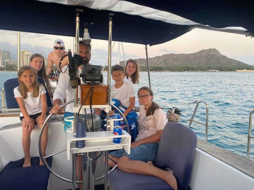 Oahu: Sunset sailing in small intimate groups - What the small-group limit really changes for you
