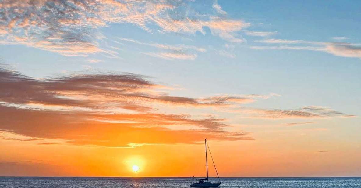 Oahu: Sunset sailing in small intimate groups - Getting to Ala Wai Harbor and boarding The Universe