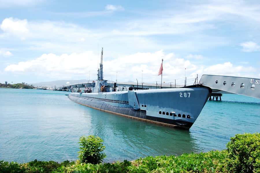 Oahu: The Best of Pearl Harbor Full-Day Tour - USS Arizona Memorial movie and boat ride: what the skip-the-line means