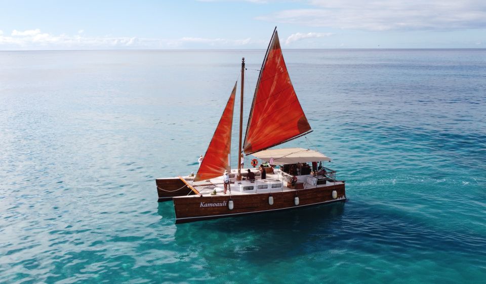 Oahu: Traditional Canoe Sunset Cruise with Dinner - Key things you’ll notice