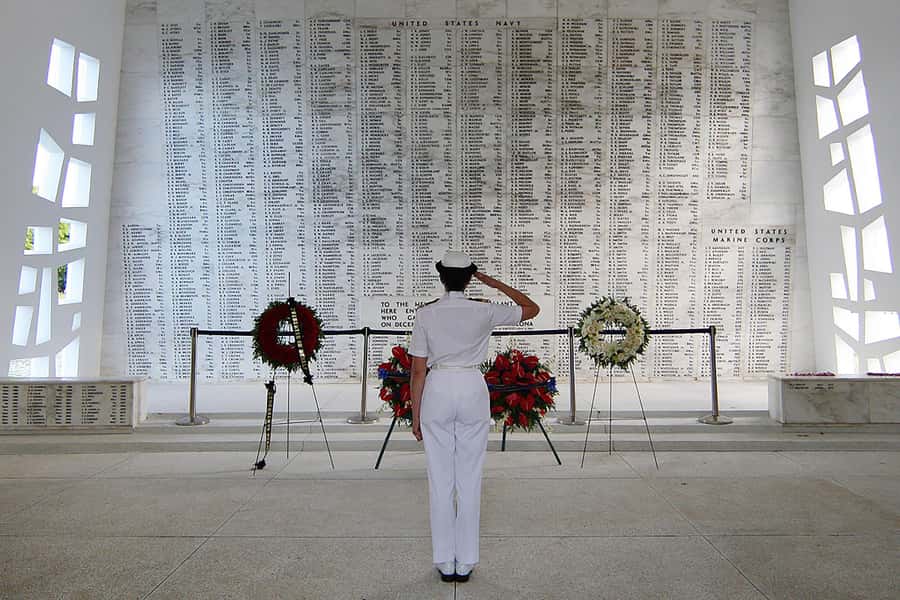 Oahu: USS Arizona Memorial and City Highlights Tour - Ferry to the USS Arizona Memorial: what to expect from the boat ride