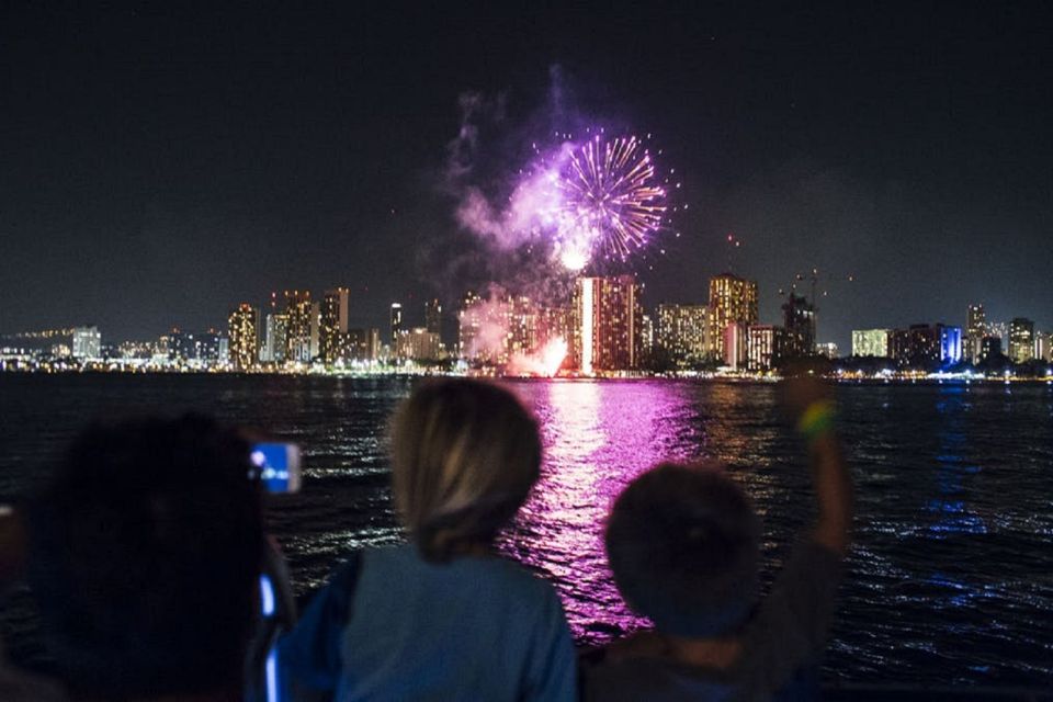 Oahu: Waikiki Friday Night Fireworks Cruise - Hilton Hawaiian Village Fireworks: What Makes the View Better