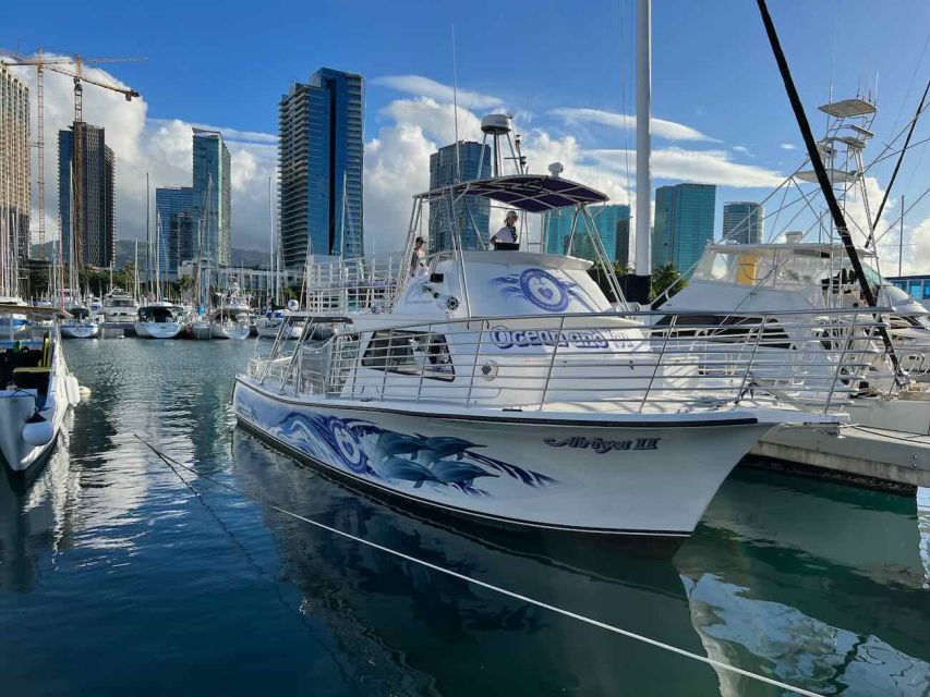 Oahu: Waikiki Whale Watching Tour-Donut and Coffee Included - Diamond Head cruising: how to spend your attention
