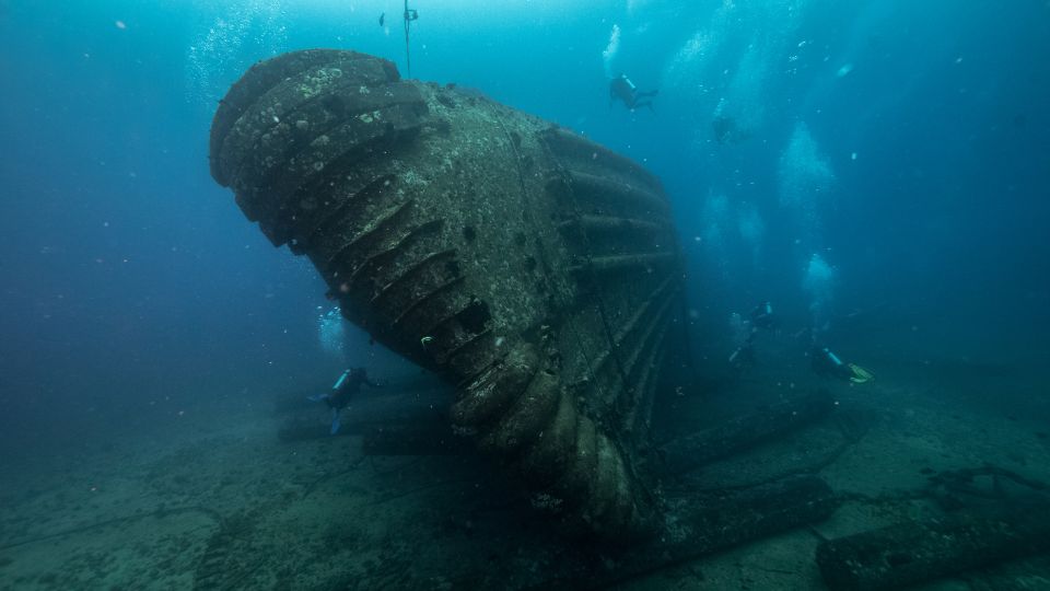 Oahu: Wreck & Reef Scuba Dive for Certified Divers - What the Boat Day Feels Like (Space, Sun, Shade, Restroom)