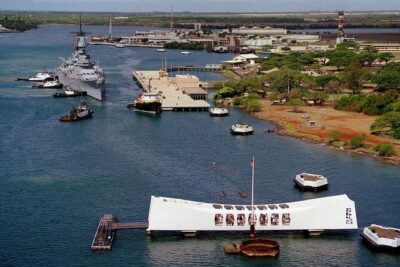 Pearl Harbor USS Arizona and USS Missouri "Private" - The USS Arizona Memorial boat ride: how to focus your attention