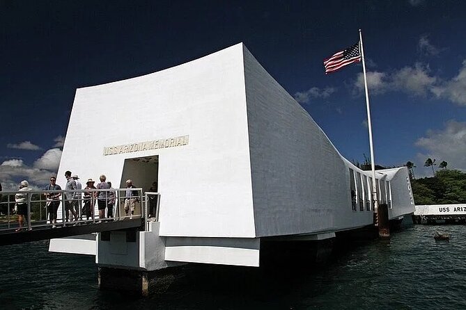 Pearl Harbor: USS Arizona Memorial & Battleship Missouri - The USS Arizona Memorial Boat Ride: Where the Story Hits