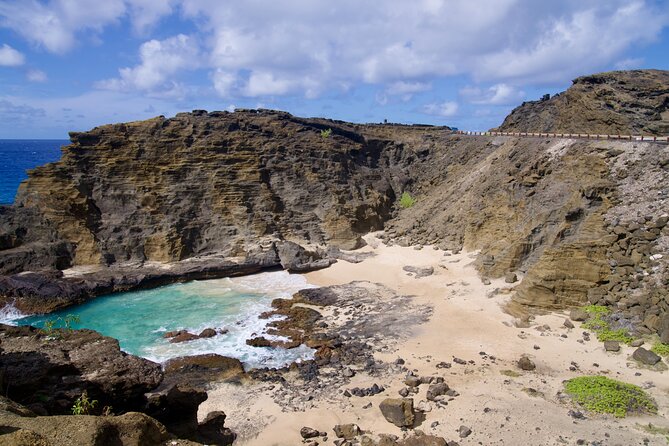 Private Circle Island Tour-Oahu-Customizable - Driving the scenic middle: Waimānalo coast, H-3, and your North Shore setup
