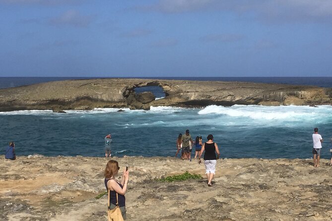 Private luxury tour of Oahu island - Waimea Bay Through Shark’s Cove: Surf Culture by the Roadside