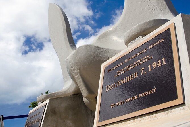 PRIVATE Pearl Harbor: Arizona Memorial, Missouri Ship & City Tour - Downtown Honolulu pass-bys: Iolani Palace and King Kamehameha statue views without the detour
