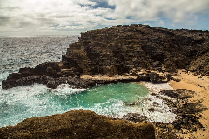 Private South Shore of Oahu Tour - Hanauma Bay viewpoint time: snorkelers, crater views, and a famous setting
