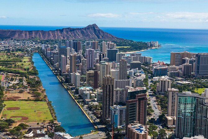 Private Transfer from Honolulu (HLN) Airport to Ko Olina - Your ride: Premium sedan vs 14-seat vehicle for groups