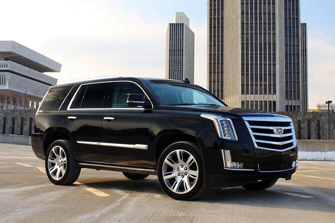 Private Transfer: Honolulu Airport HNL to Honolulu in Luxury SUV - Meet-and-Greet at the Arrivals Terminal (Name Sign Included)