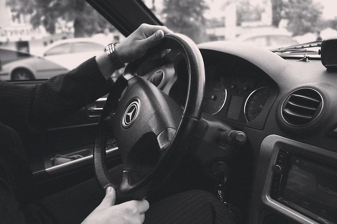 Private Transfer Honolulu Airport HNL to Waikiki by Sedan - The Executive Sedan: Comfort That Still Feels Practical