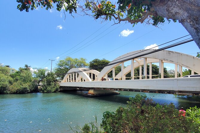 Round Trip North Shore Shuttle from Waikiki to Haleiwa Town / Haleiwa Harbor - The Northbound Route: Waimea Valley, Sharks Cove, Pipeline, Sunset Beach