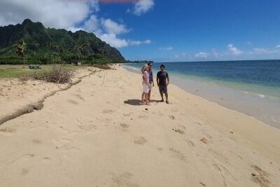 Skip the Crowds: Secret Oahu Half Circle Tour with a Local - Setting the tone on Kalākaua Ave: Kapiolani Park, beaches, and Diamond Head