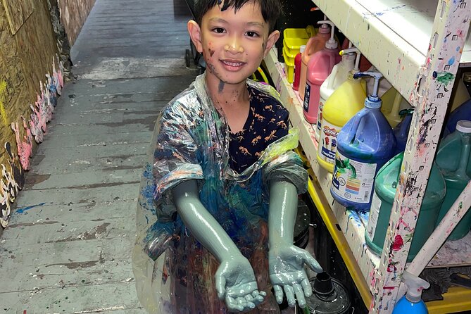 Splatter Art Paint Studio Experience in Hawaii - Arriving at the studio on Oahu: simple start, clear location