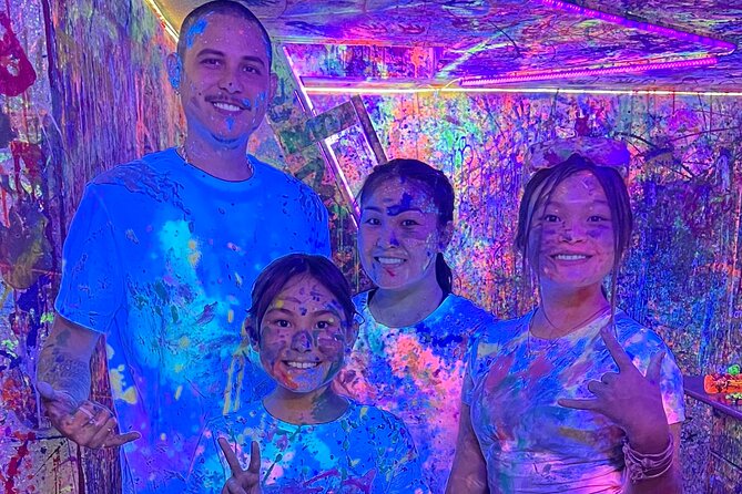 Splatter Art Paint Studio Experience in Hawaii - Optional neon splatter paint guns (UV): the add-on that changes the mood