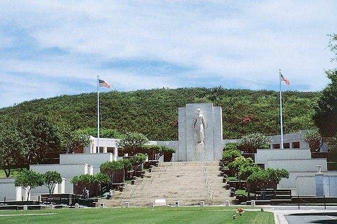 Stars and Stripes Tour: Pearl Harbor and Battleship Missouri - The rest of the day: veteran memorial grounds and major Honolulu landmarks