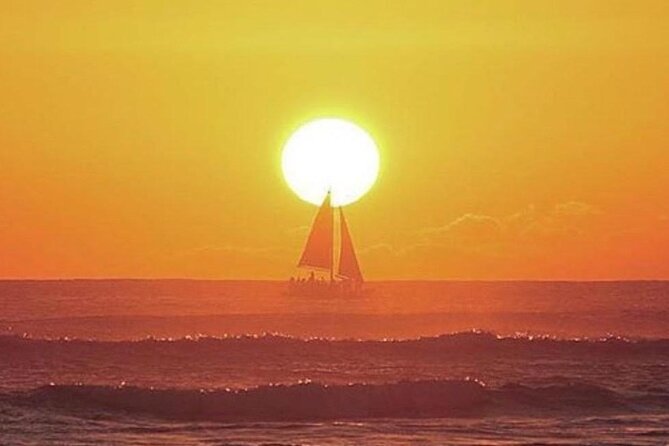 Sunset sail Aboard Manakai Catamaran - General Boarding vs Mana Premium: how to choose without overpaying