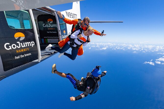 Tandem Skydiving with GoJump in Hawaii - 14,000 Feet Over Oahu: The big reason to do this one