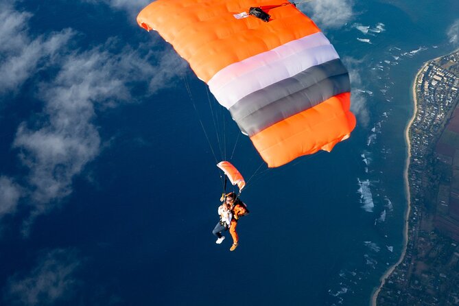 Tandem Skydiving with GoJump in Hawaii - The 50-Second Freefall: Weightlessness and the ocean at speed