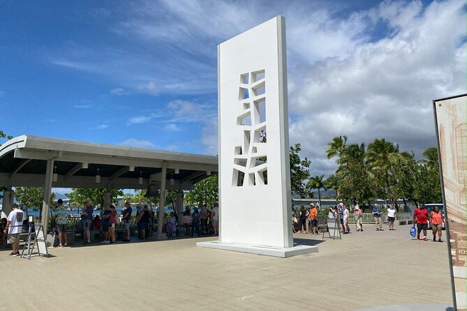 Tribute to Pearl Harbor Arizona Memorial Tour - Honolulu Highlights on the Return Drive (Sometimes)
