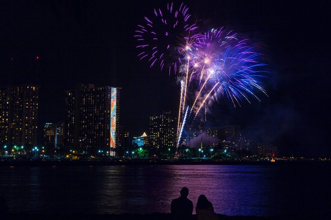 Waikiki Fireworks Dinner Cruise: Sail & Sparkle on Friday Nights - Bento-Style Dinner and a Full Premium Bar: What’s Included and What It Feels Like