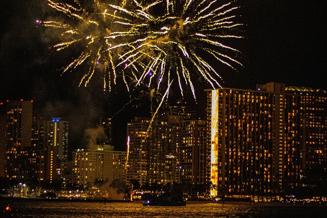 Waikiki Friday Night Fireworks Cruise + Fireworks Festival 3/15 - BYOB rules and the drinks you actually get