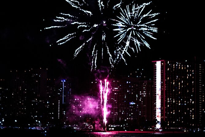 Waikiki Friday Night Fireworks Cruise + Fireworks Festival 3/15 - The route: Waikiki Beach, Diamond Head (Lē‘ahi), and the Hilton fireworks