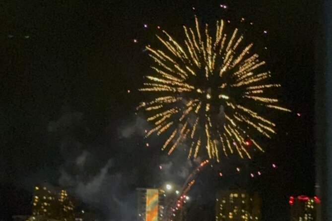 Waikiki Glass Bottom Boat Fireworks Tour - Crew Energy and the Music-and-Views Factor