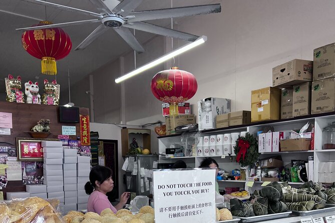 We Go Eat: Secret Aloha Bites Tour - Chinatown Stop: Quick Walk and the Manapua Maybe